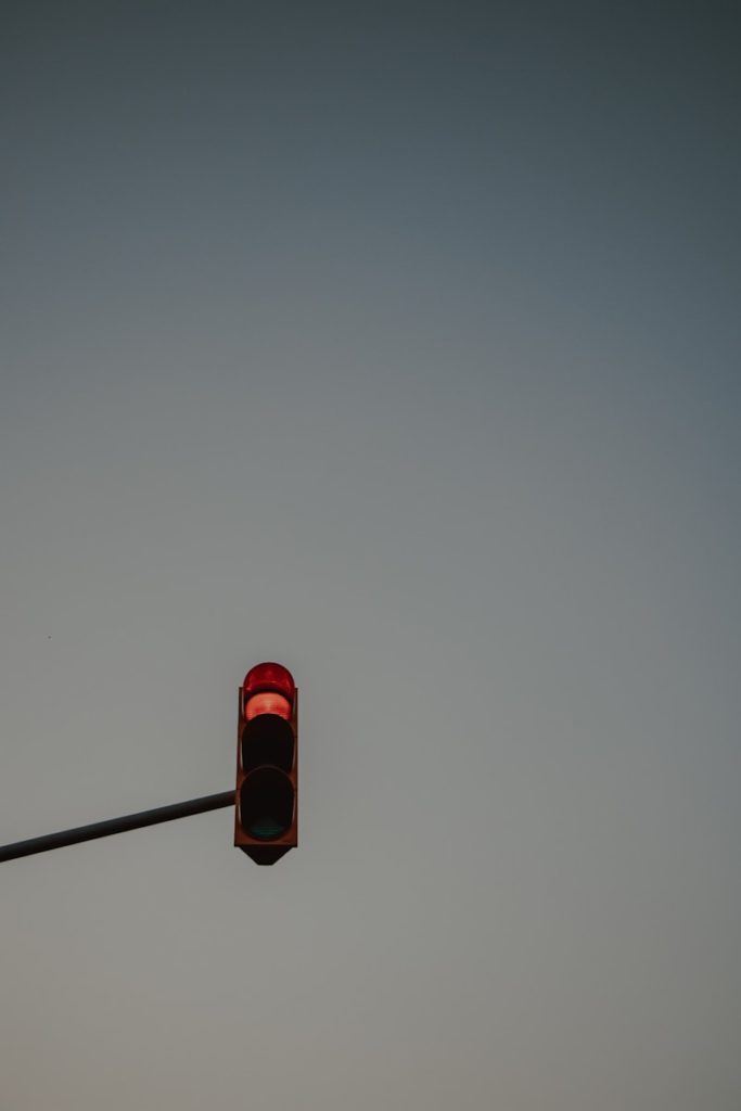 black and red traffic light